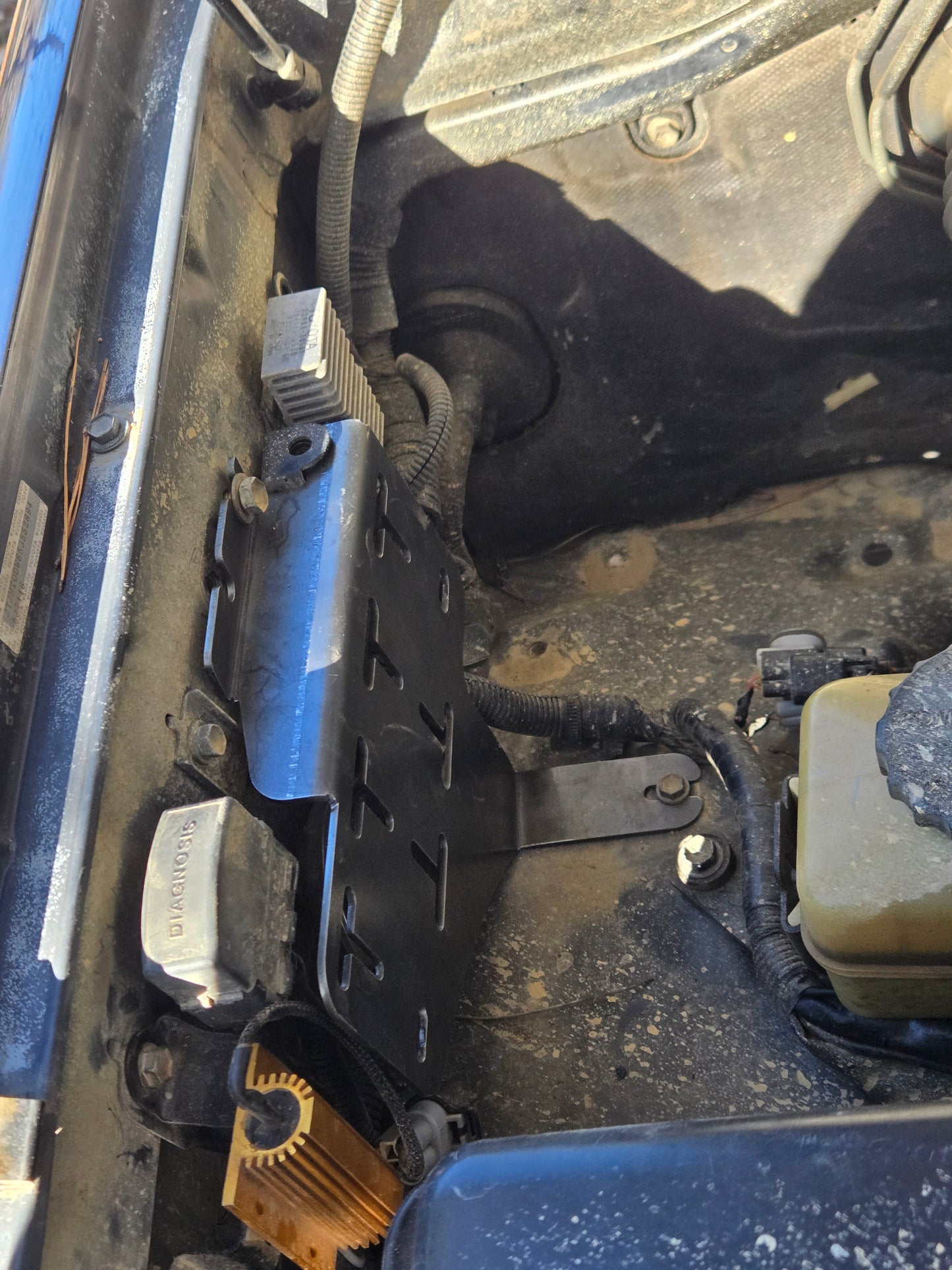 100 Series ARB Compressor Engine Bay Mount