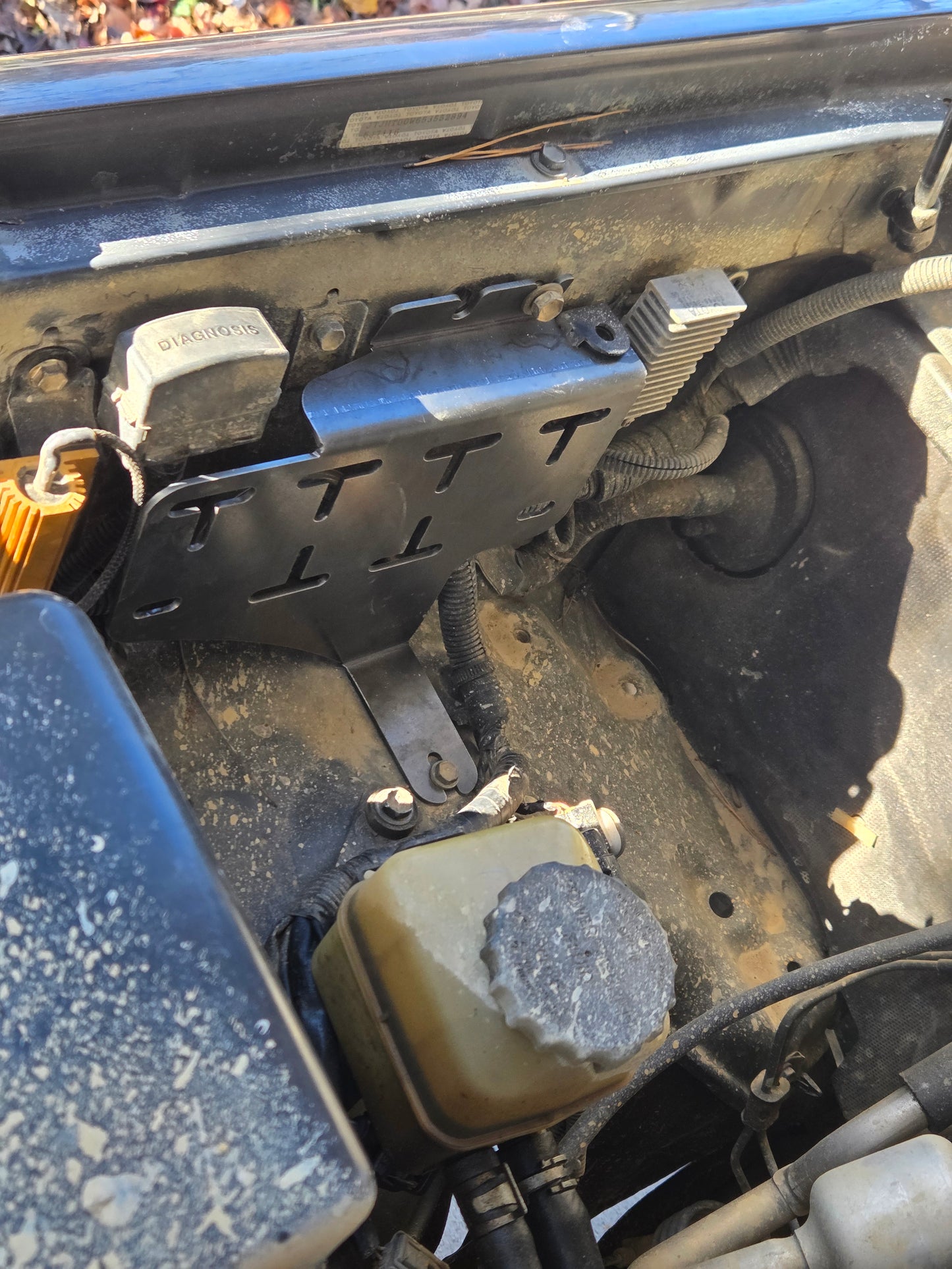 100 Series ARB Compressor Engine Bay Mount